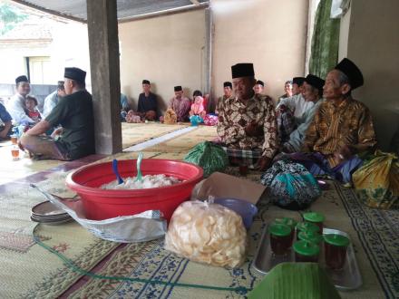 Tahlil Nyadaran di Dusun karangasem